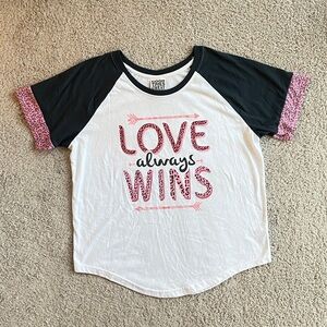 Boutique Love Always Wins Raglan Short Sleeve Graphic T-Shirt Top Size Large